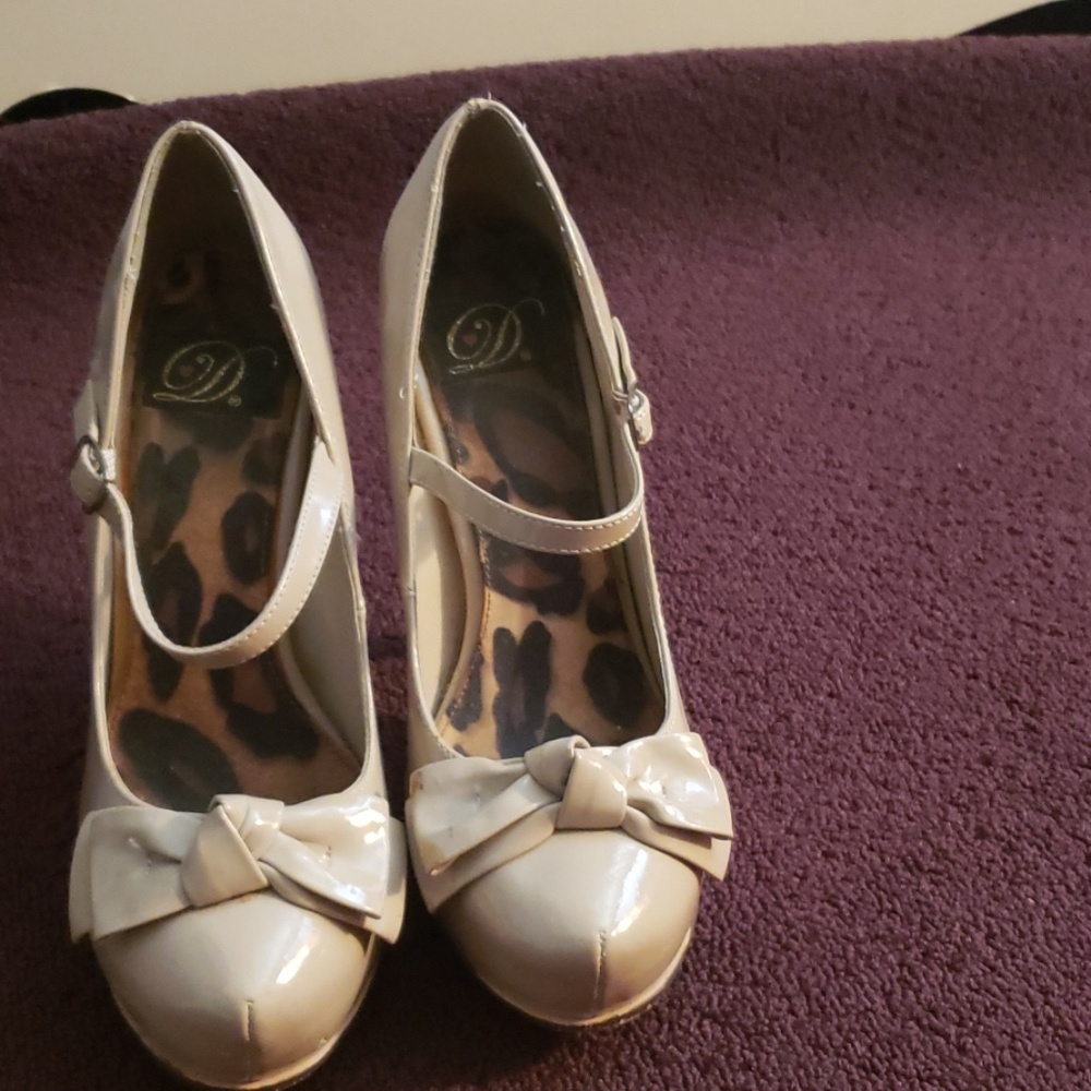 HEELS
